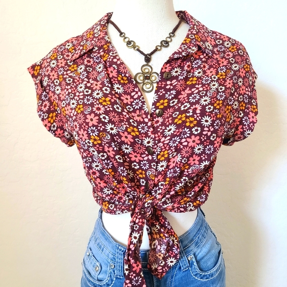 Floral, Vintage Style Button Down, Crop Top, Collar Bronze Buttons New With Tags - Picture 6 of 10